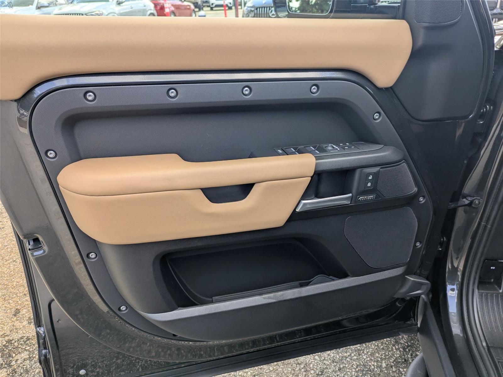New 2026 Carpathian Grey Premium Metallic Land Rover X image 11
