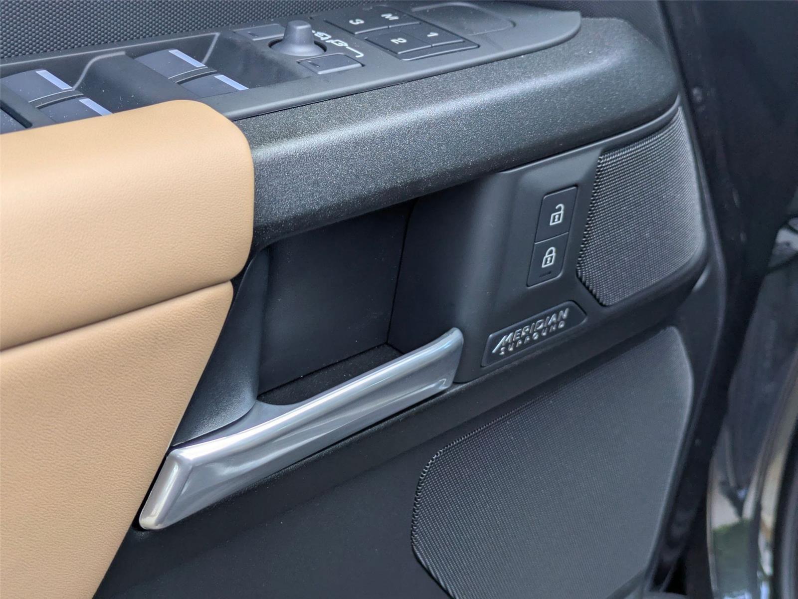 New 2026 Carpathian Grey Premium Metallic Land Rover X image 13