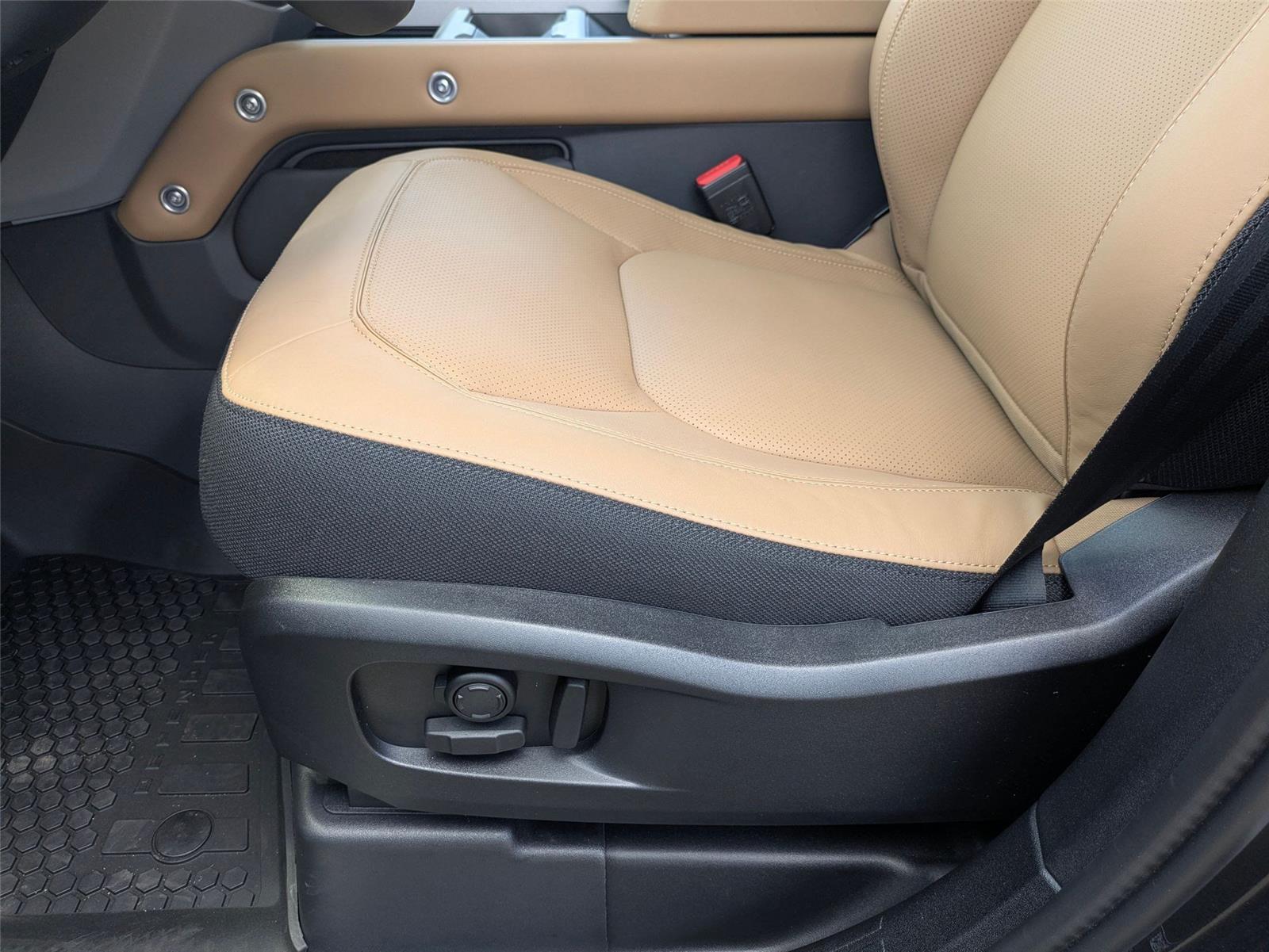 New 2026 Carpathian Grey Premium Metallic Land Rover X image 15
