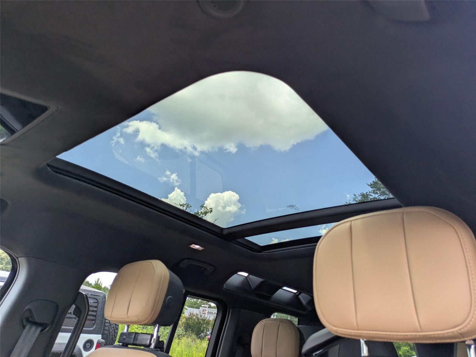 New 2026 Carpathian Grey Premium Metallic Land Rover X image 25