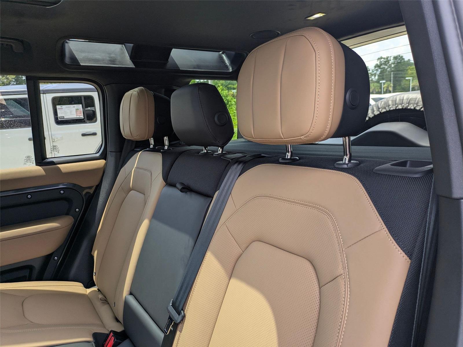 New 2026 Carpathian Grey Premium Metallic Land Rover X image 28