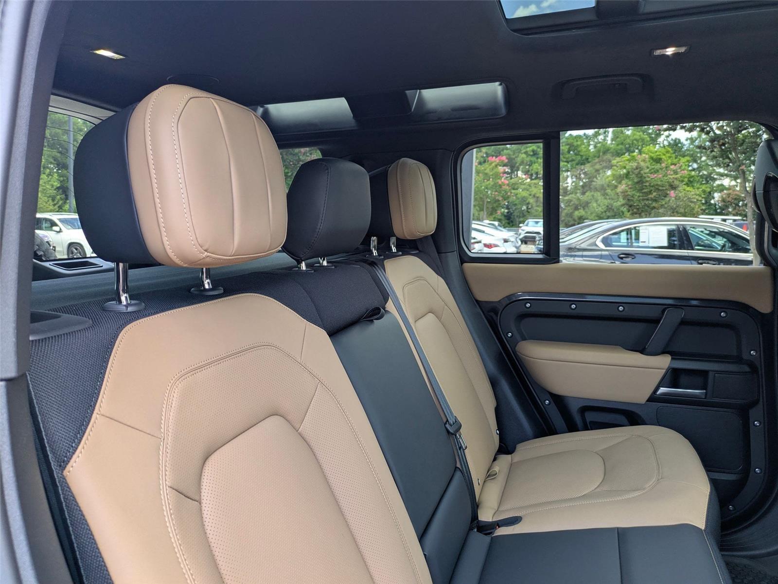 New 2026 Carpathian Grey Premium Metallic Land Rover X image 31