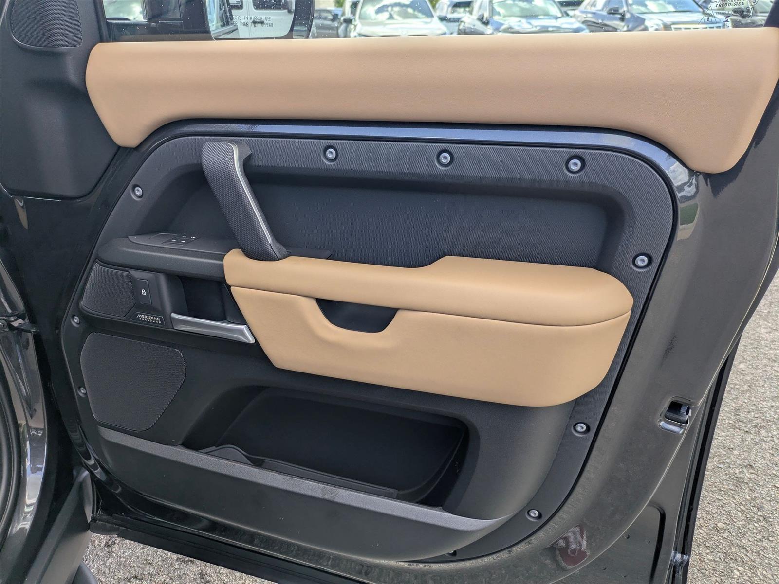 New 2026 Carpathian Grey Premium Metallic Land Rover X image 32