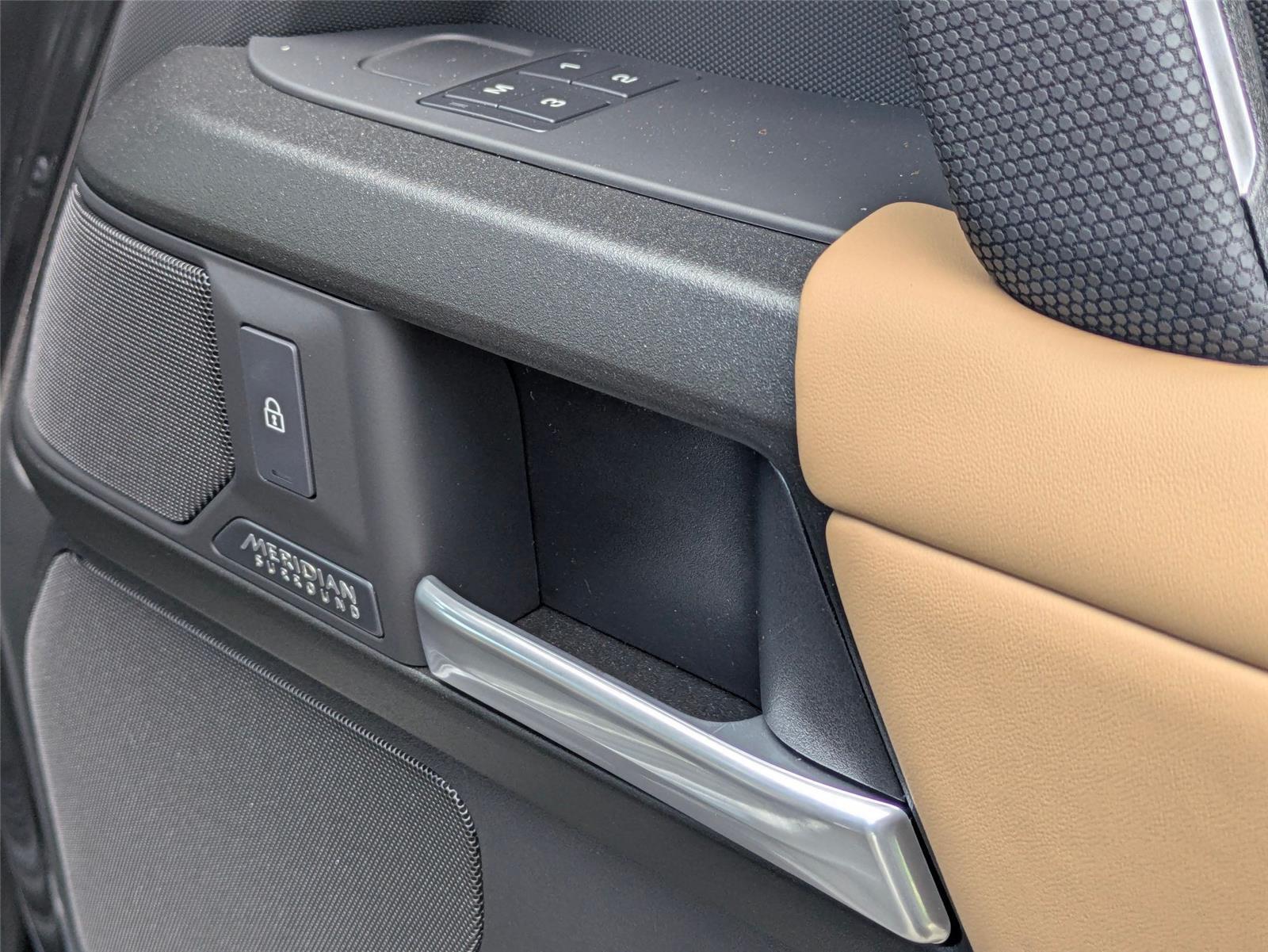 New 2026 Carpathian Grey Premium Metallic Land Rover X image 34