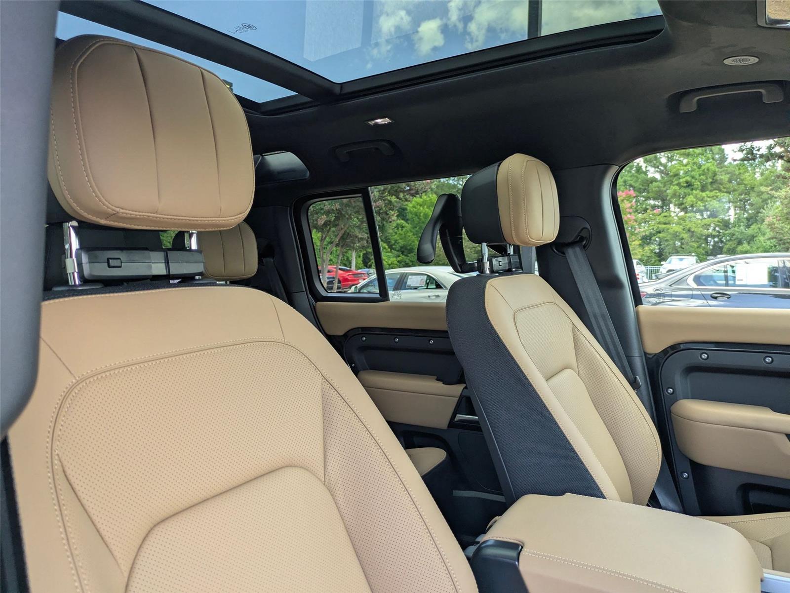 New 2026 Carpathian Grey Premium Metallic Land Rover X image 35