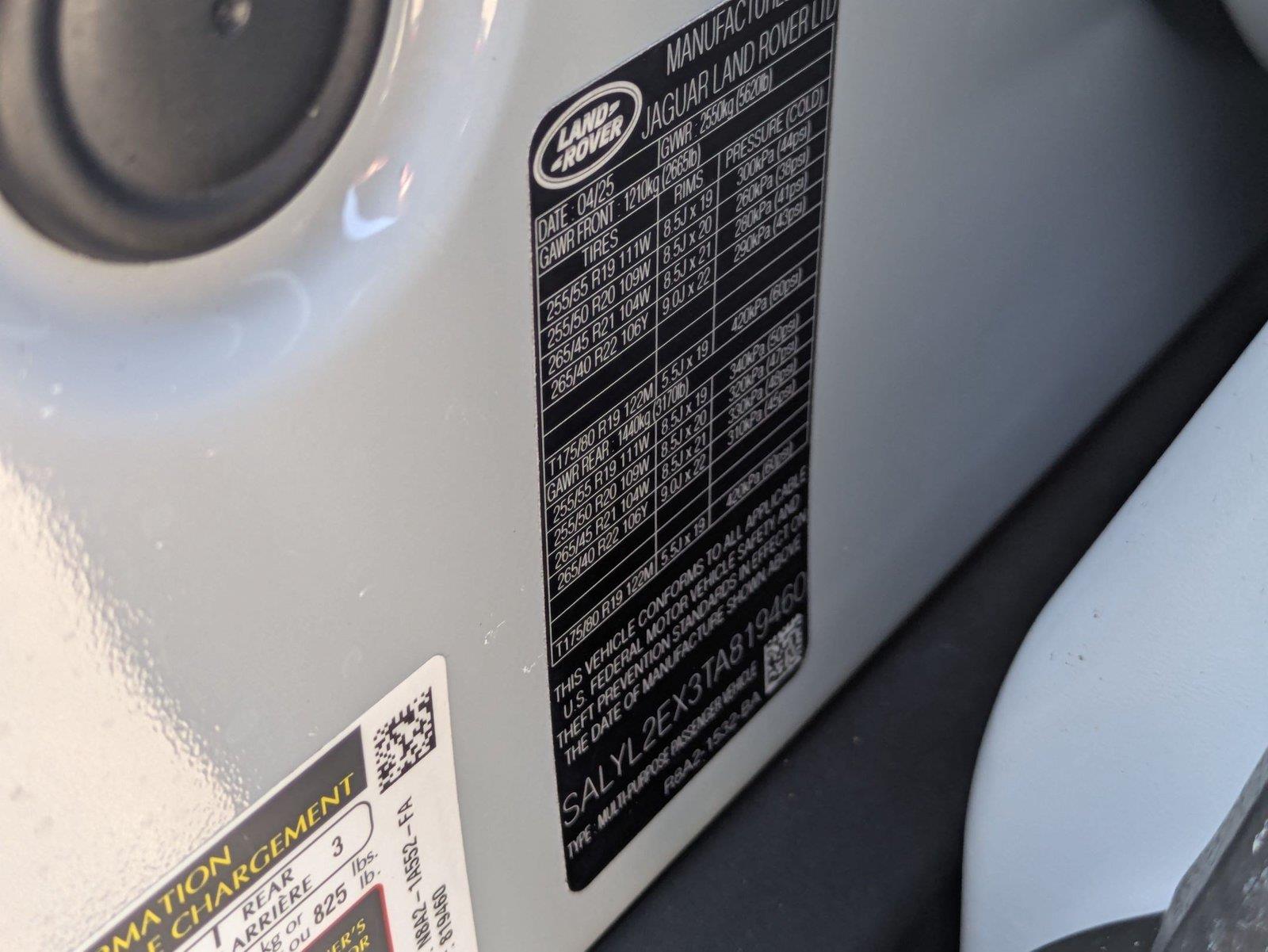 Used 2026 Arroios Grey Metallic Land Rover Dynamic SE image 33