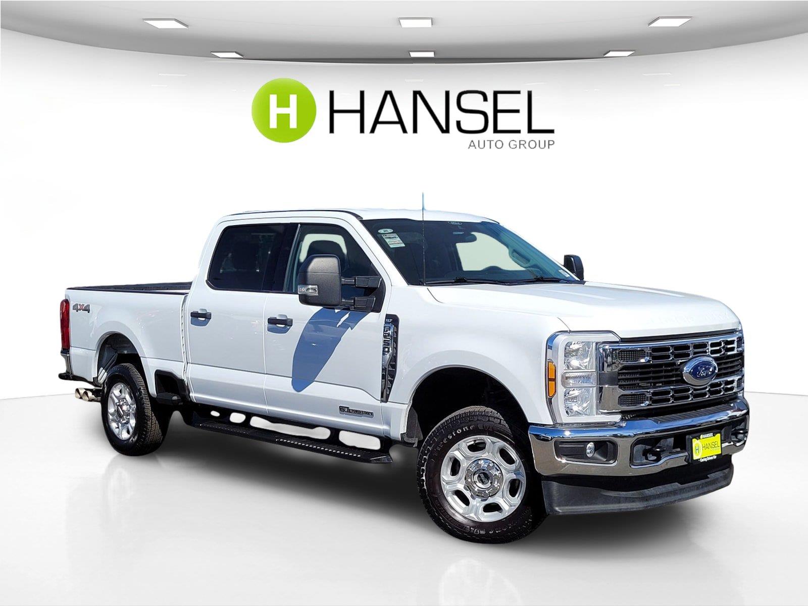Oxford White 2025 Ford F-250 Super Duty Pickup Truck Four-Wheel Drive Automatic