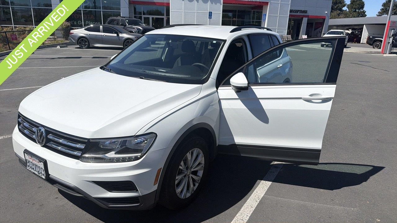 Pure White 2018 Volkswagen Tiguan SUV / Crossover Front-Wheel Drive Automatic