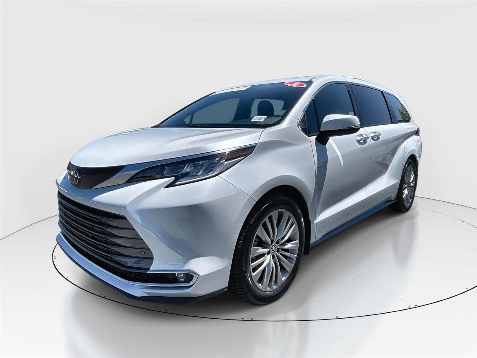 White (Wind Chill Pearl) 2026 Toyota Sienna Minivan All-Wheel Drive Continuously Variable Transmission