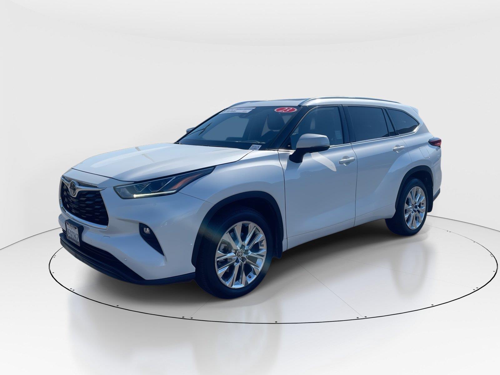 White (Wind Chill Pearl) 2023 Toyota Highlander SUV / Crossover All-Wheel Drive Automatic