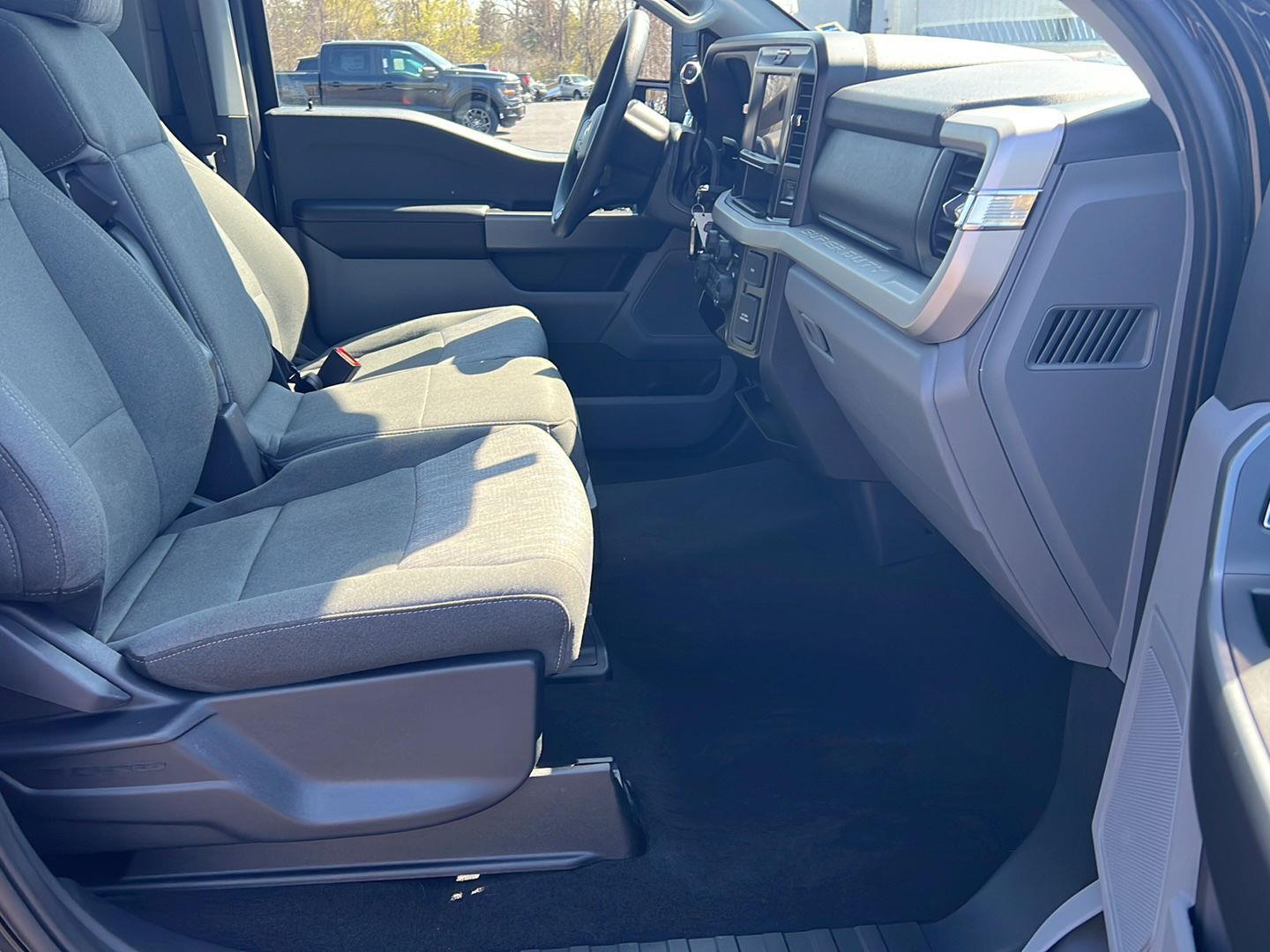 Used 2025 Agate Black Ford XLT image 29
