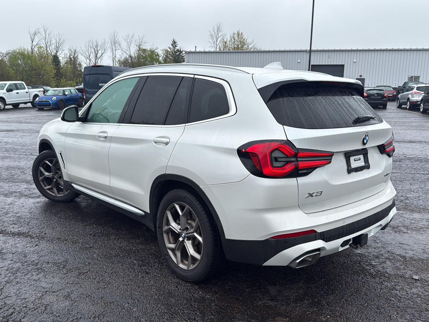 View vehicle photo 3