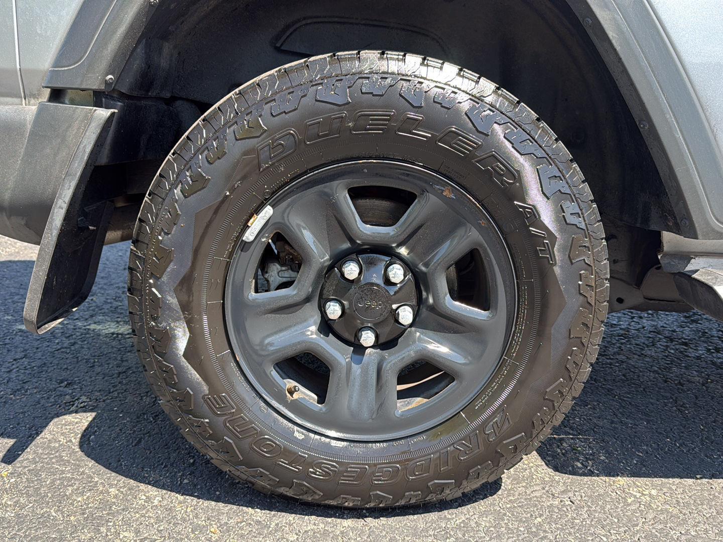 Used 2019 Billet Silver Metallic Clearcoat Jeep Sport image 20