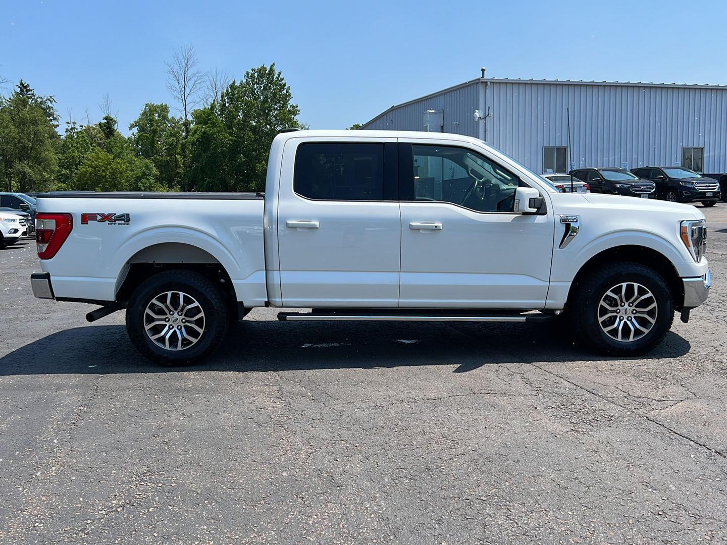 Used 2022 Star White Metallic Tri-Coat Ford LARIAT image 24