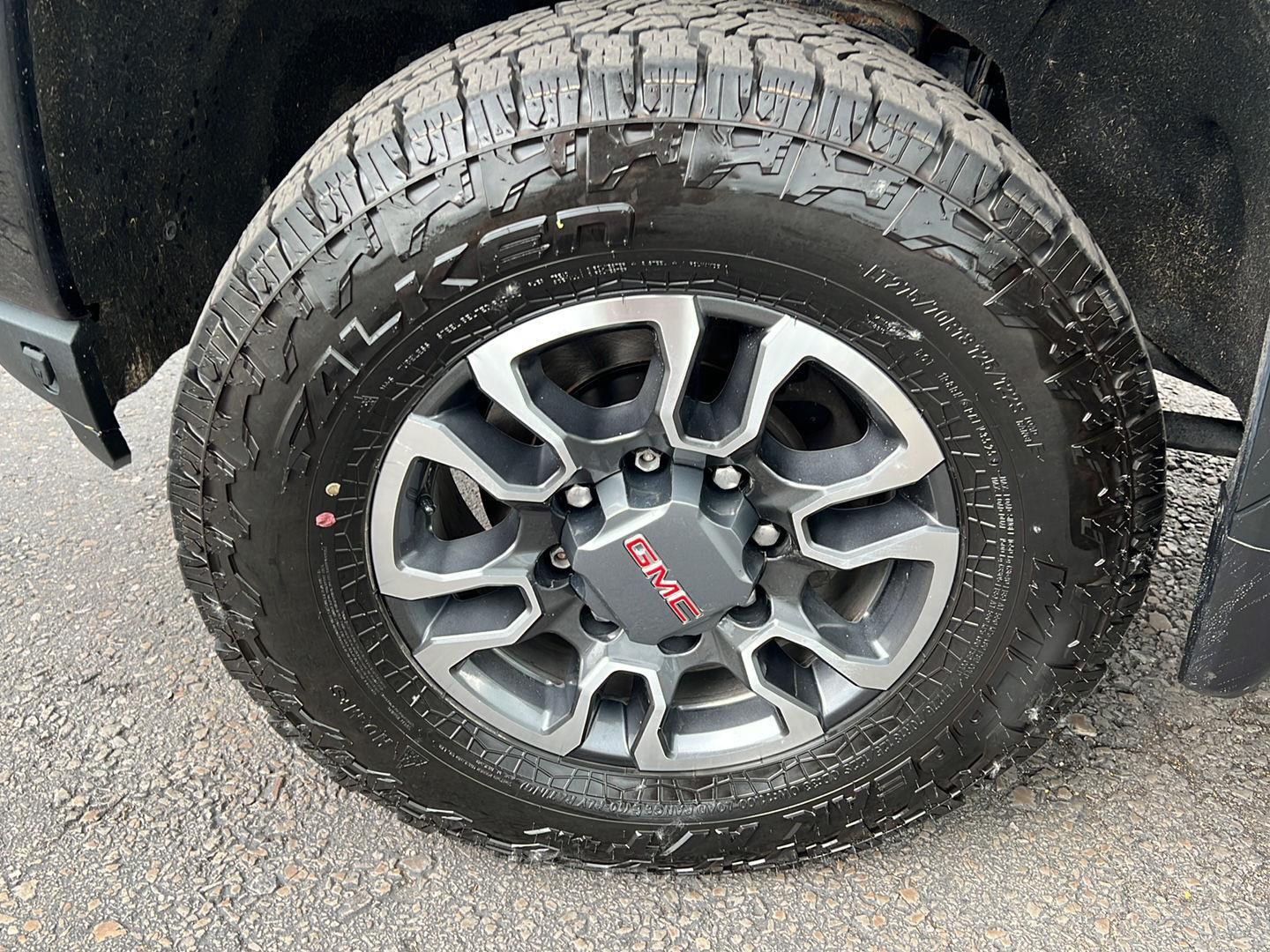Used 2021 Onyx Black GMC AT4 image 23