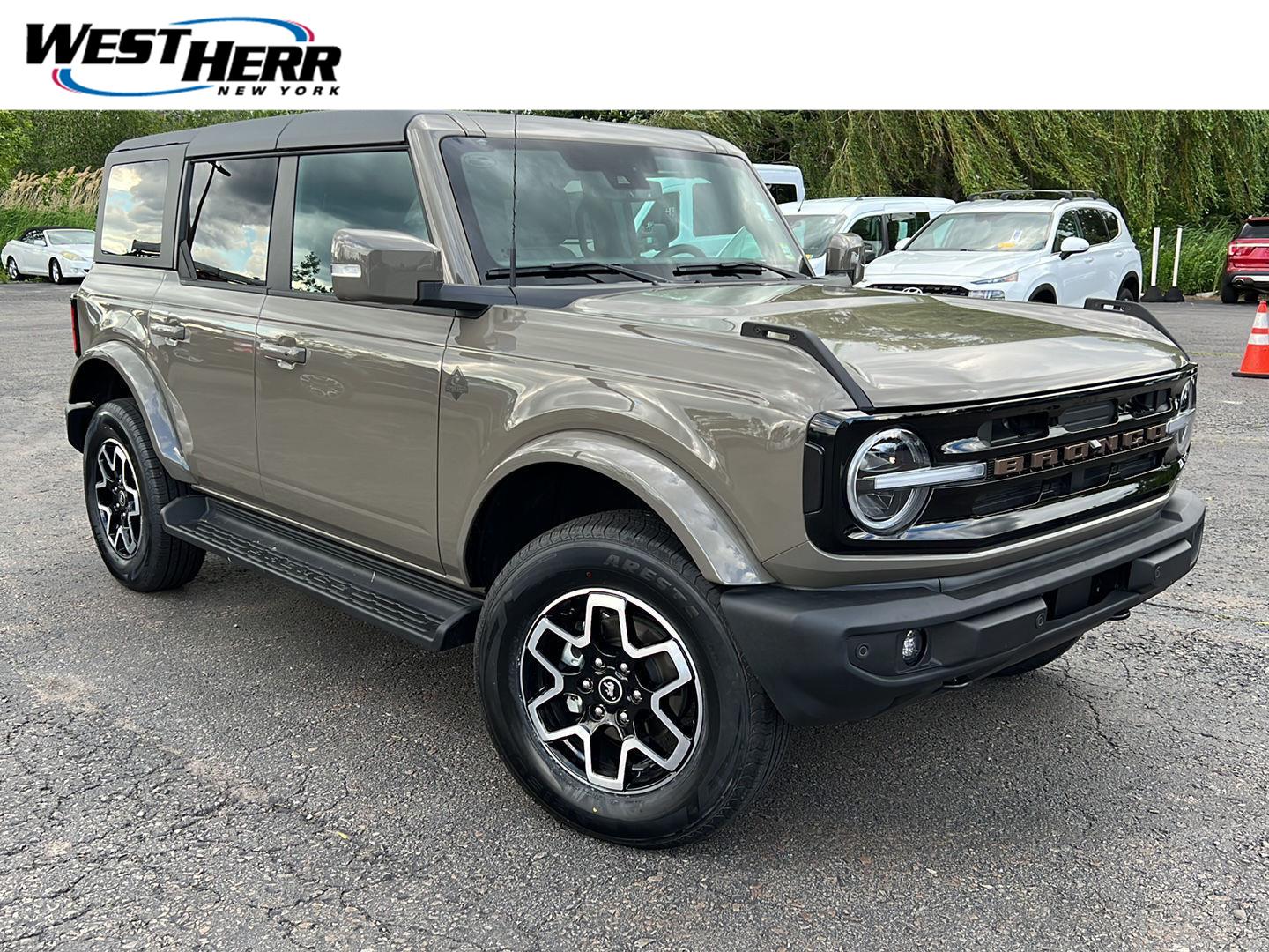 2025 Ford Bronco Outer Banks 4-Door 4WD