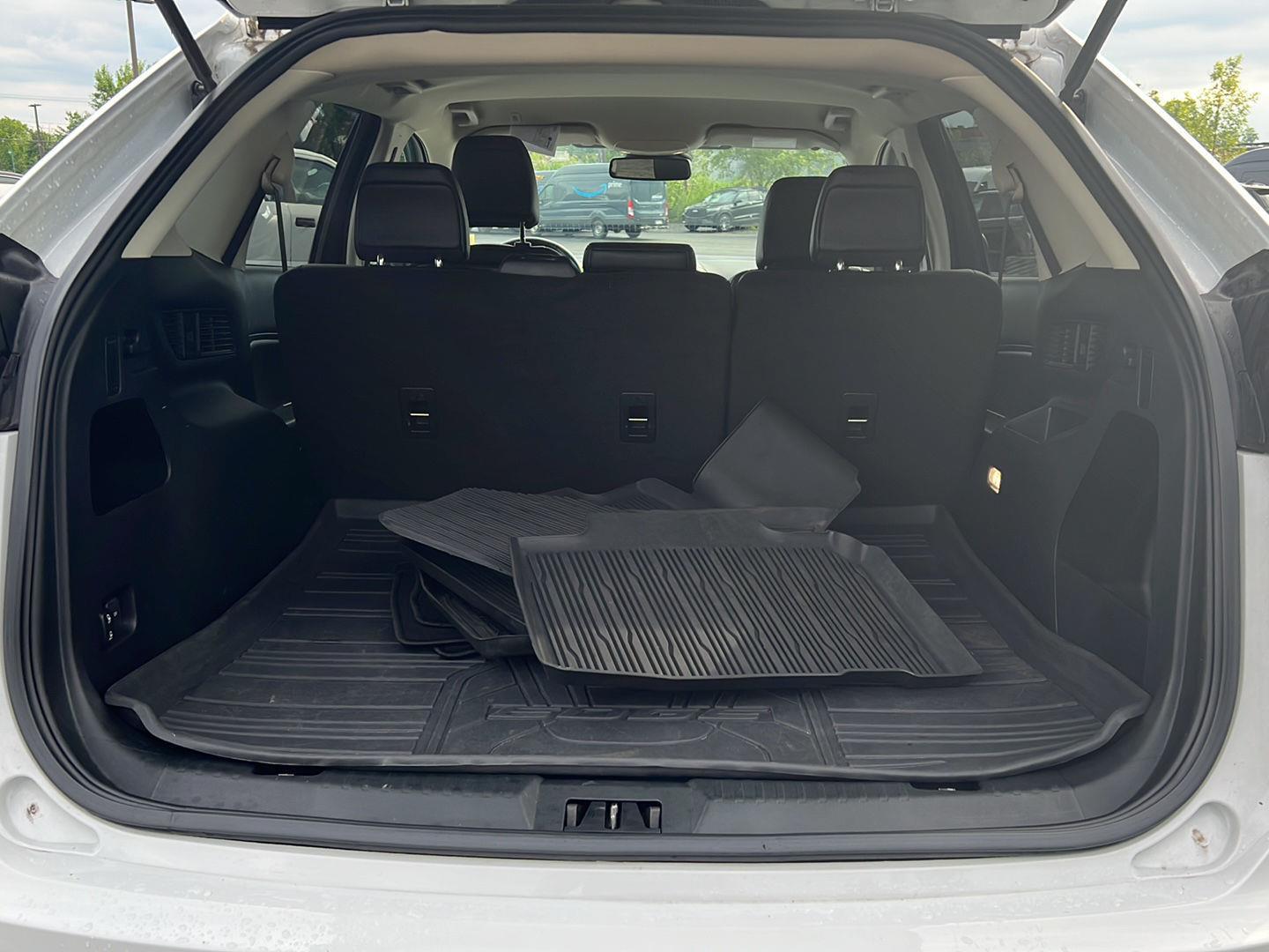 Used 2023 Oxford White Ford SEL image 35