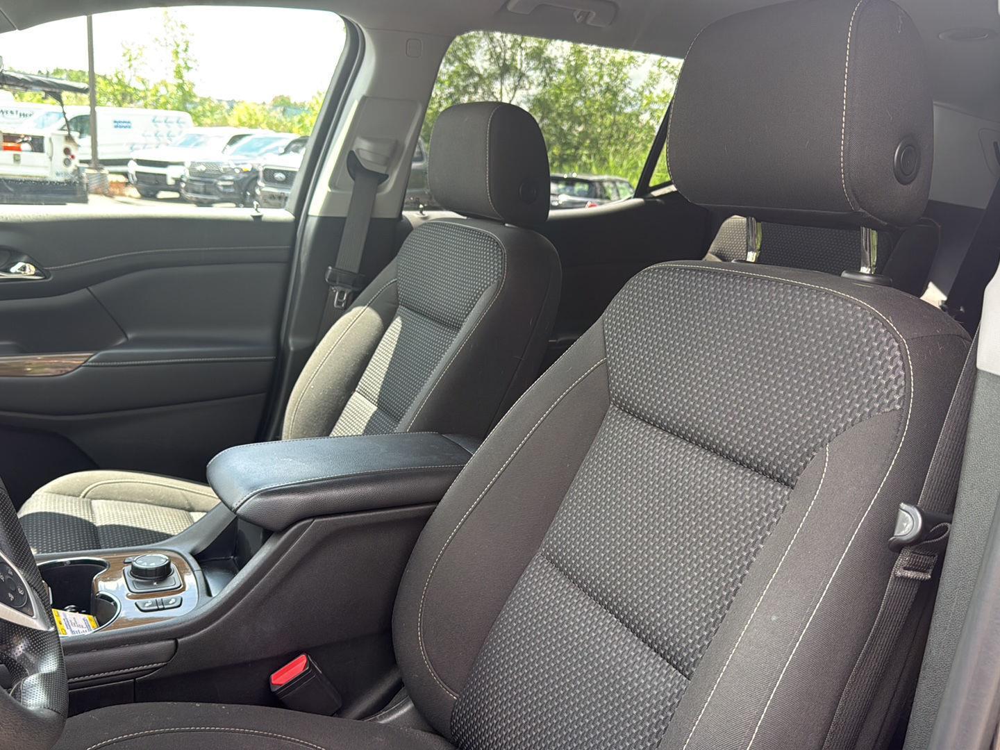 Used 2022 Ebony Twilight Metallic GMC SLE image 4