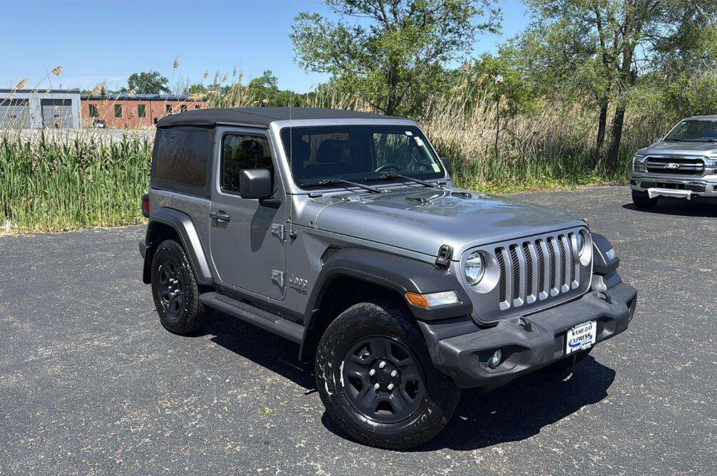 Used 2019 Billet Silver Metallic Clearcoat Jeep Sport image 21