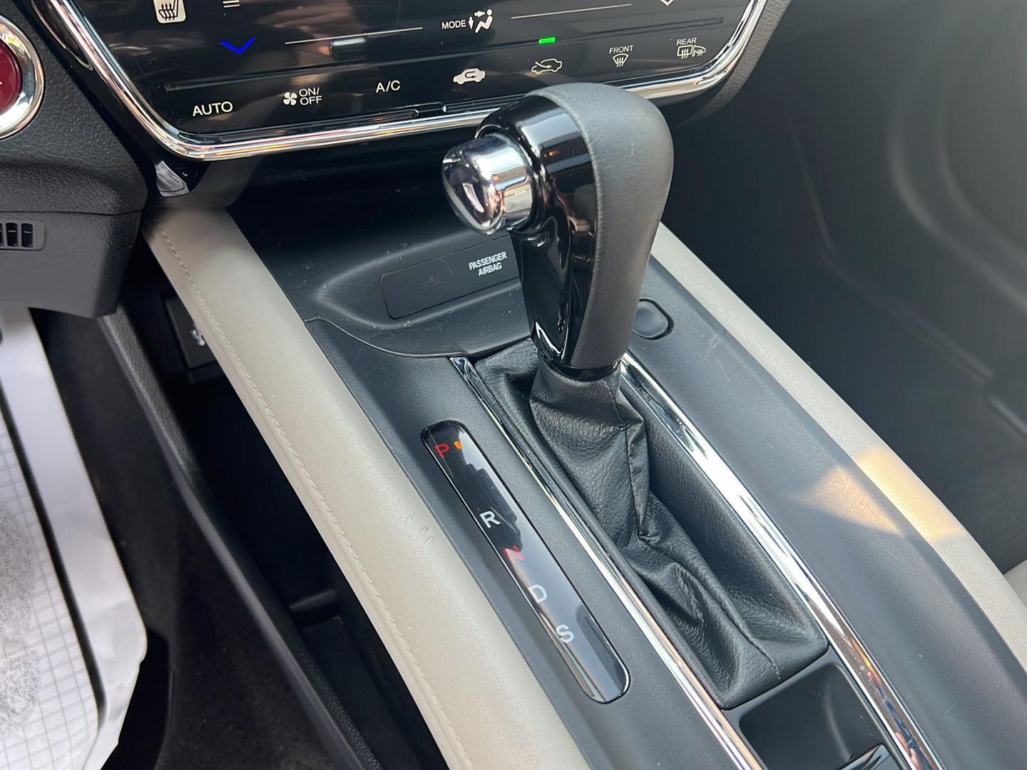 Used 2018 White Orchid Pearl Honda EX-L Navi image 15