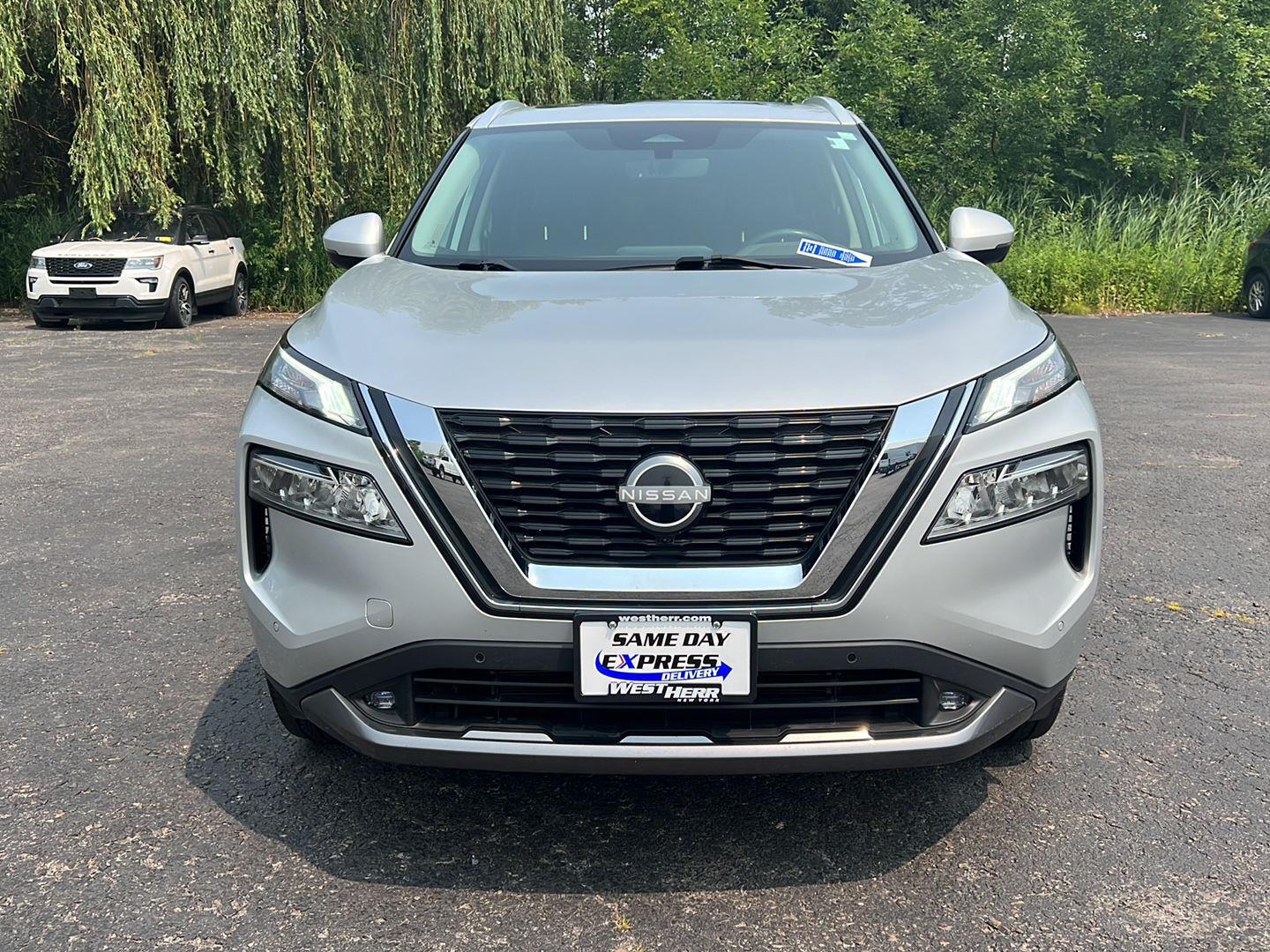 Used 2022 Brilliant Silver Metallic Nissan SL image 17