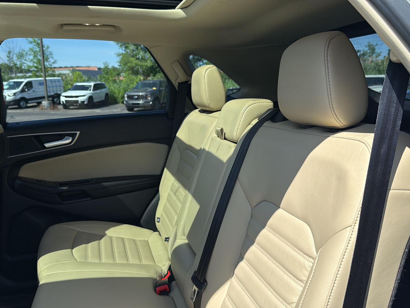 Used 2016 White Platinum Metallic Tri-Coat Ford SEL image 9