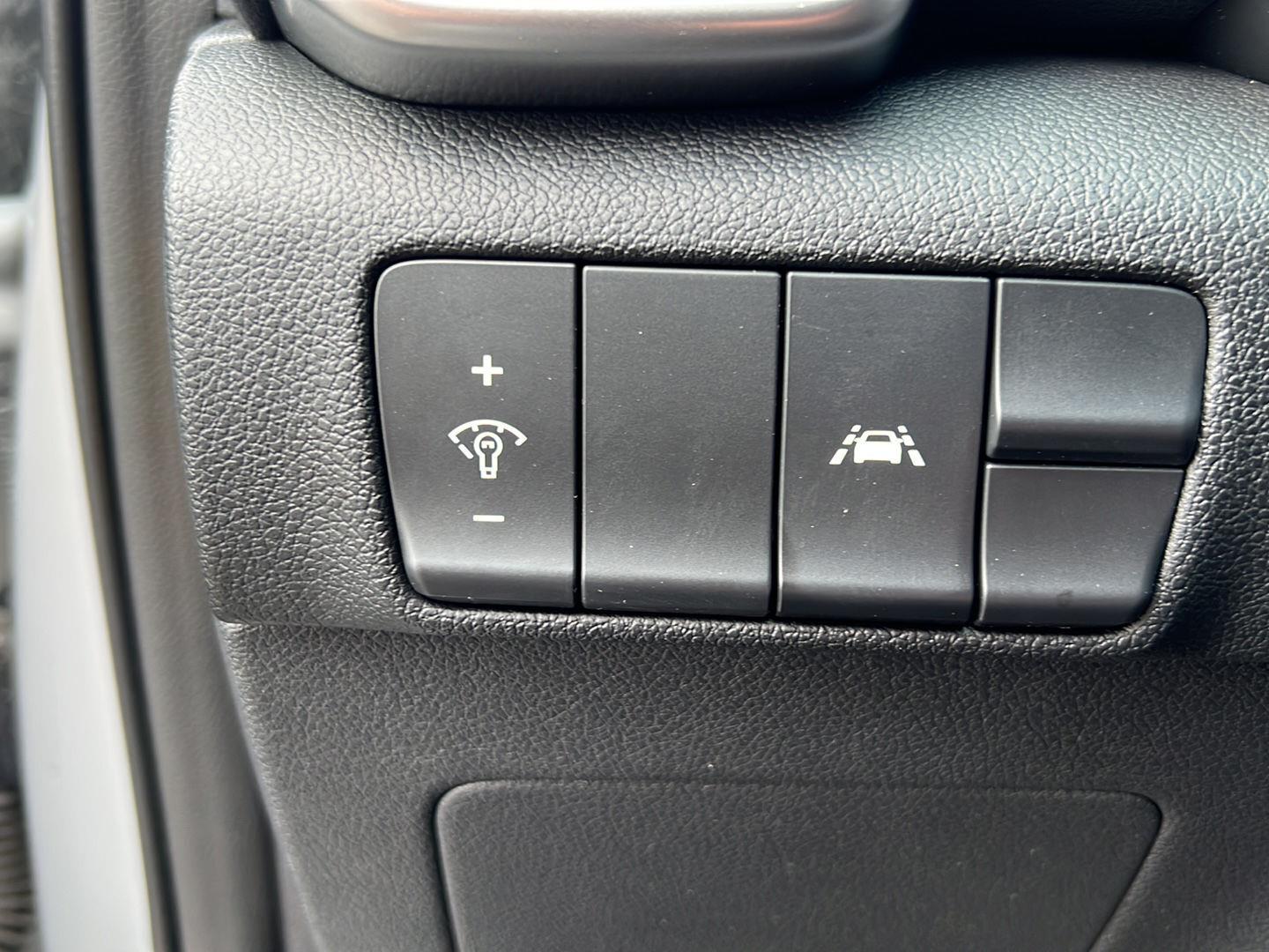 Used 2020 Sparkling Silver Kia LX image 7