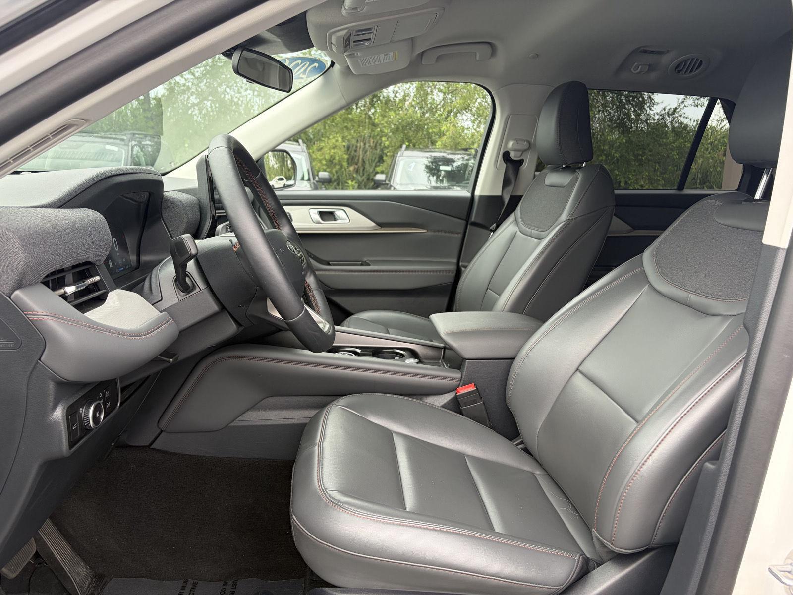 New 2026 Star White Metallic Tri-Coat Ford Active image 4