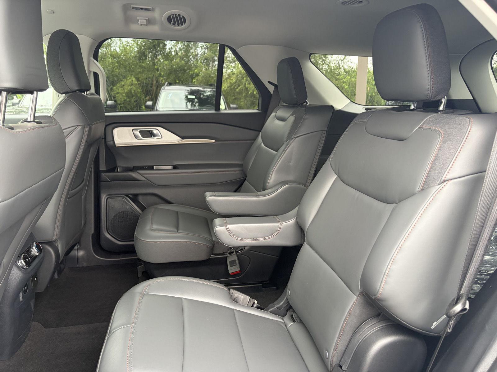 New 2026 Star White Metallic Tri-Coat Ford Active image 17