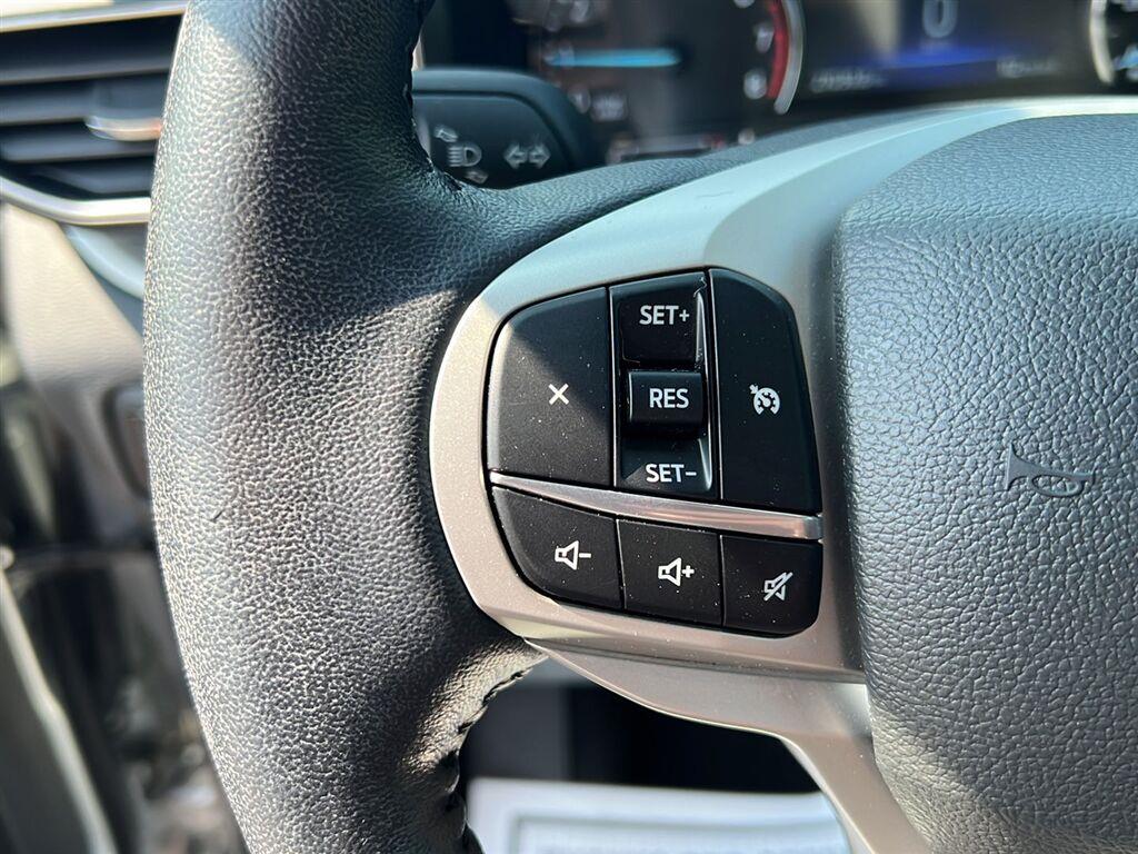 Used 2023 Iconic Silver Ford XLT image 9