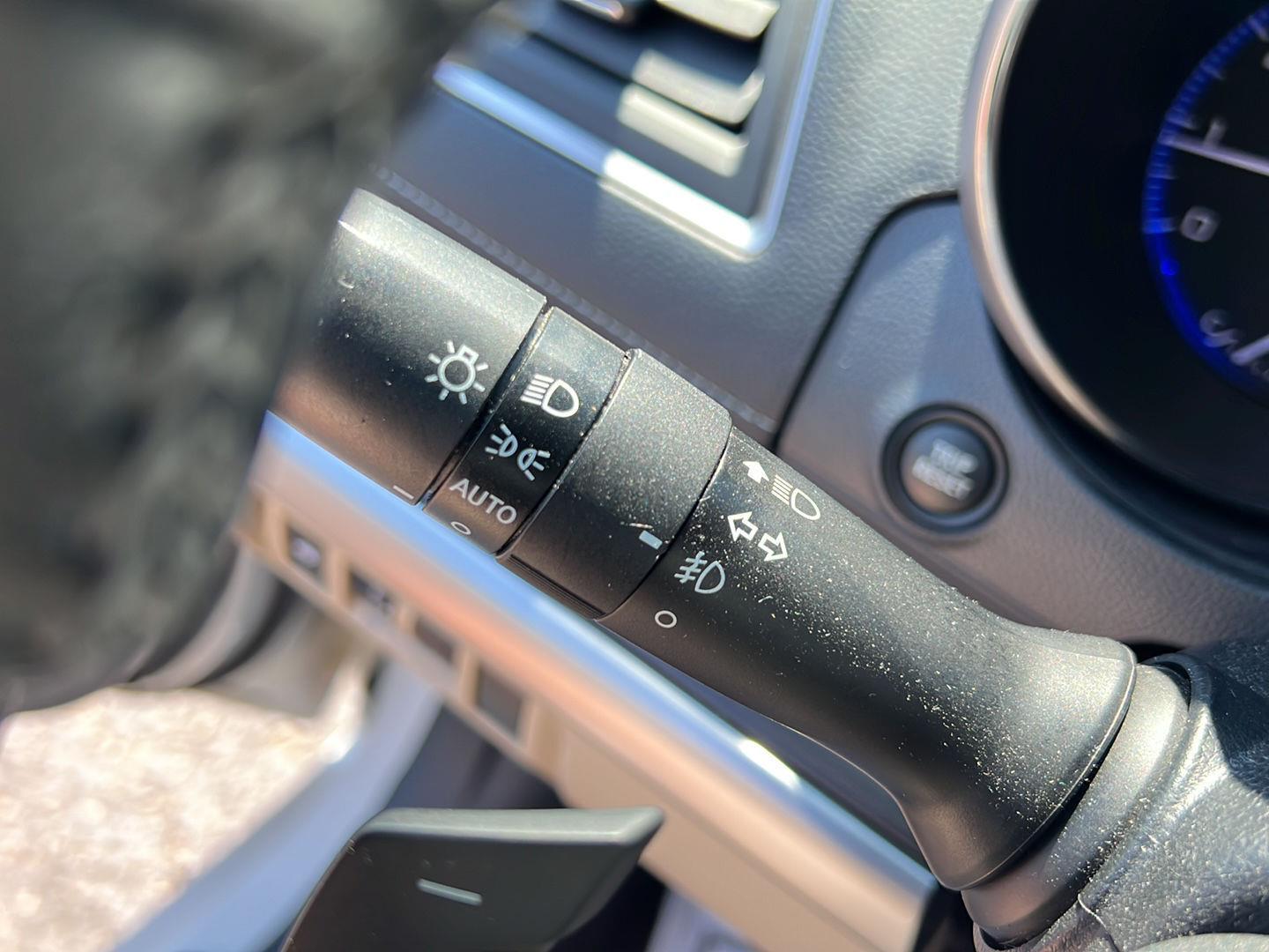 Used 2018 Crystal White Pearl Subaru Limited image 15