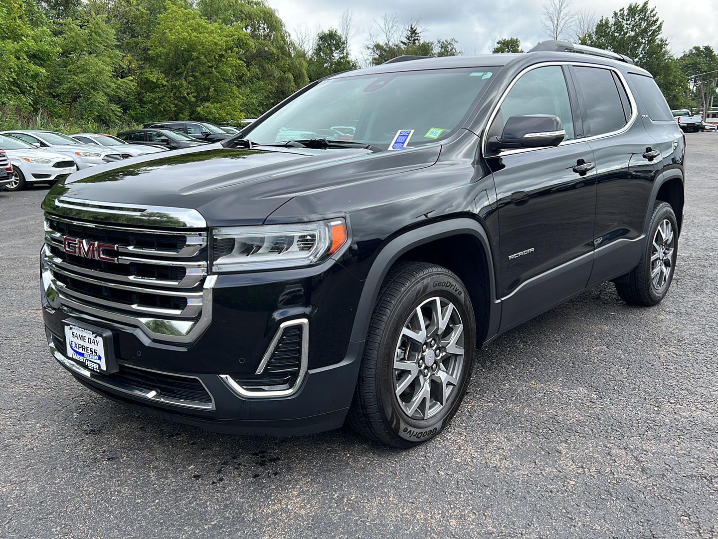 Used 2022 Ebony Twilight Metallic GMC SLE image 3