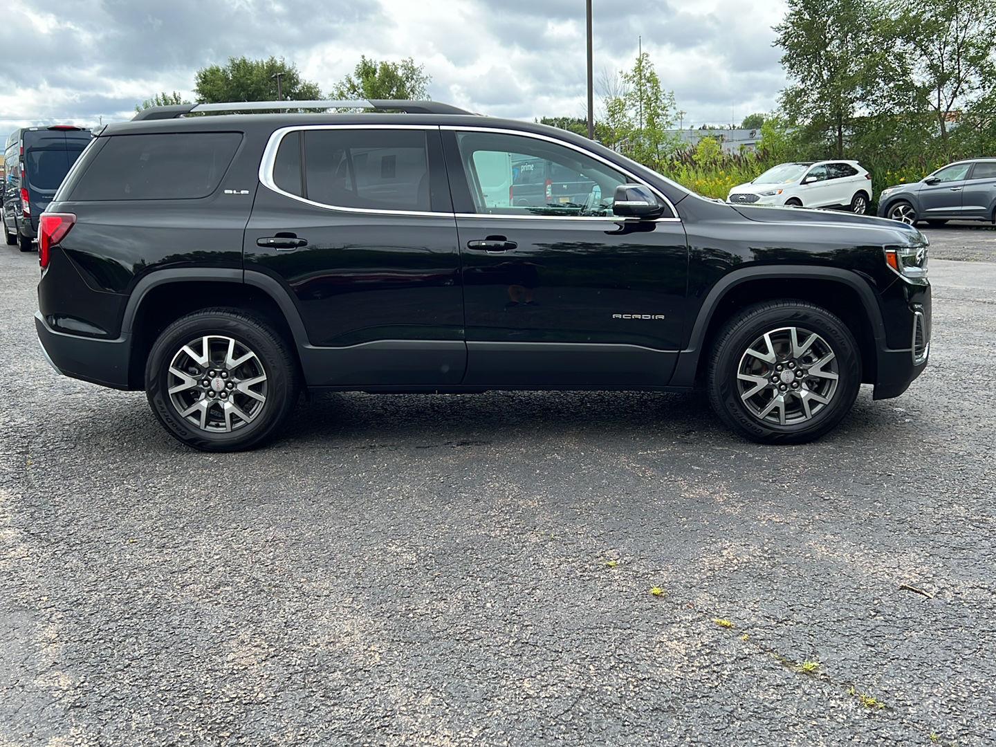 Used 2022 Ebony Twilight Metallic GMC SLE image 8