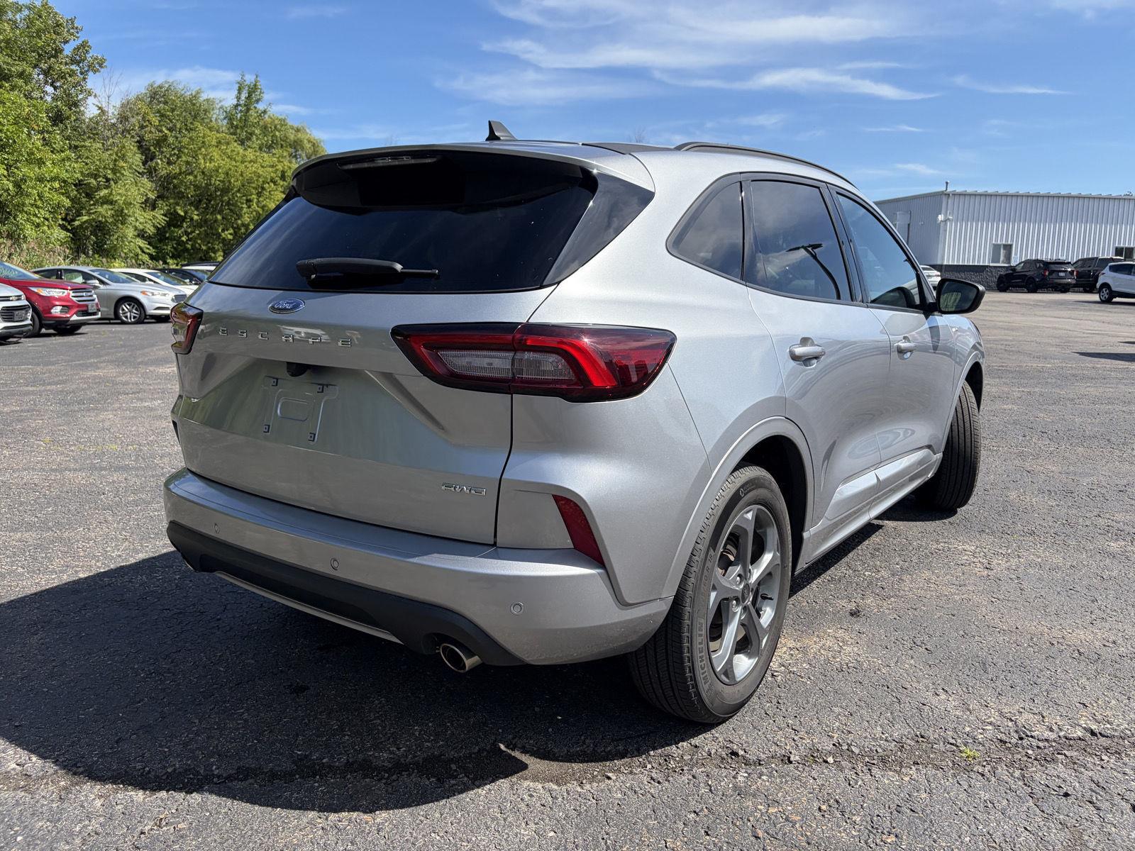 Used 2023 Iconic Silver Ford ST-Line image 10
