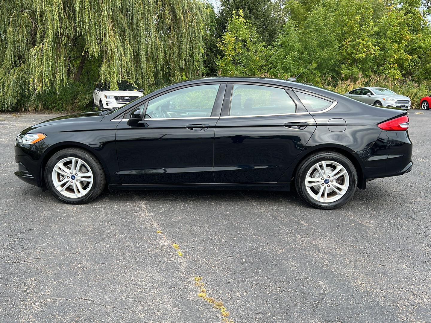 Used 2018 Shadow Black Ford SE image 19
