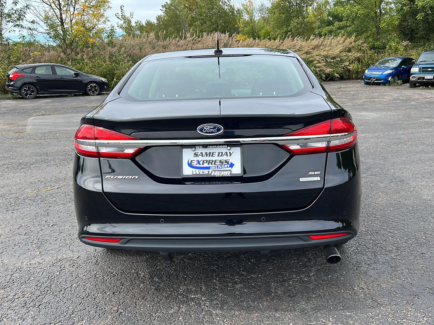 Used 2018 Shadow Black Ford SE image 22