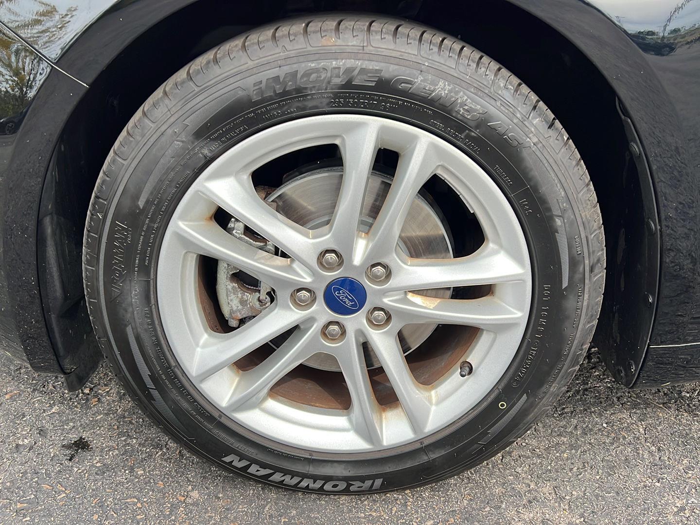 Used 2018 Shadow Black Ford SE image 26