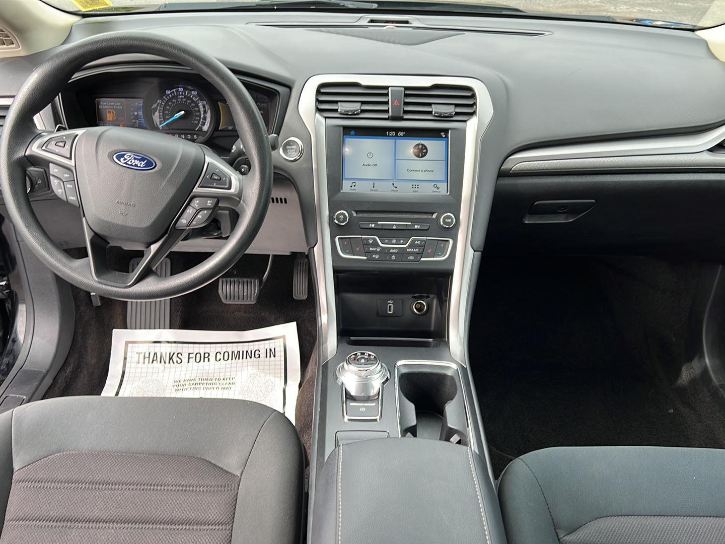 Used 2018 Shadow Black Ford SE image 2