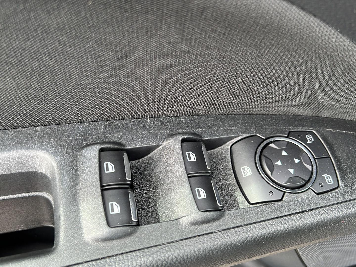 Used 2018 Shadow Black Ford SE image 5