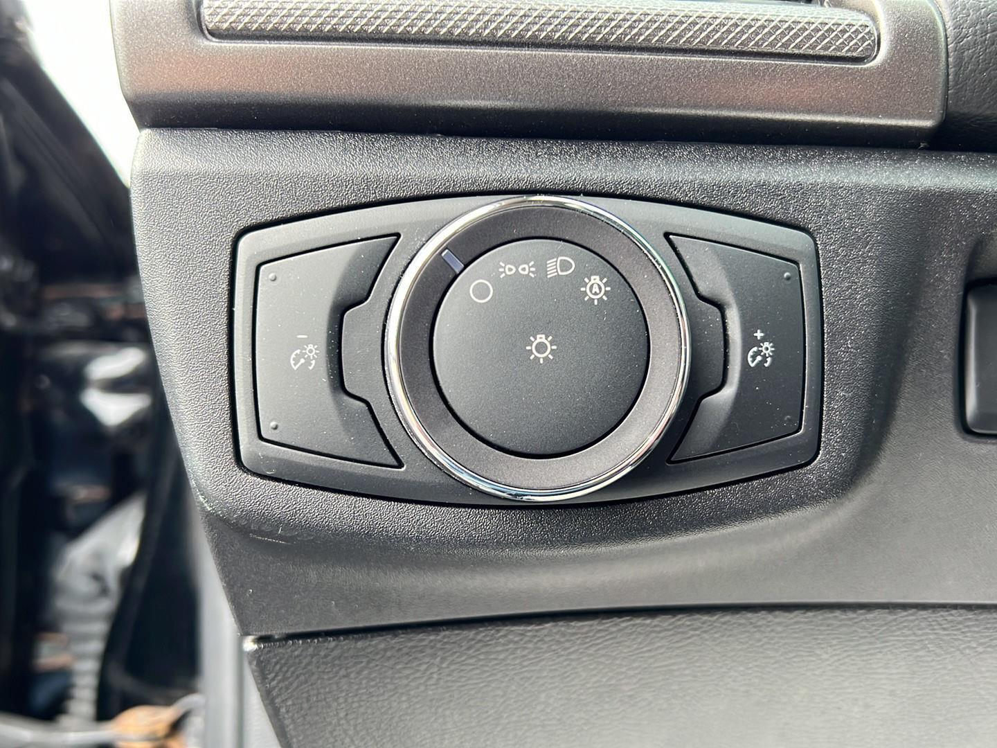 Used 2018 Shadow Black Ford SE image 7