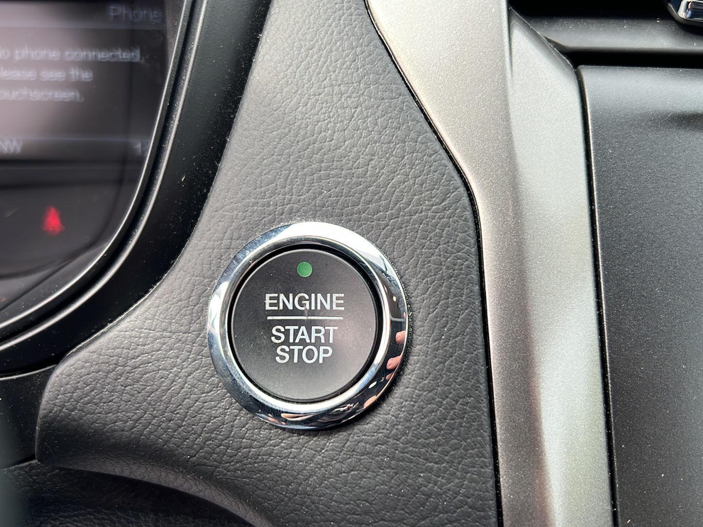 Used 2018 Shadow Black Ford SE image 14