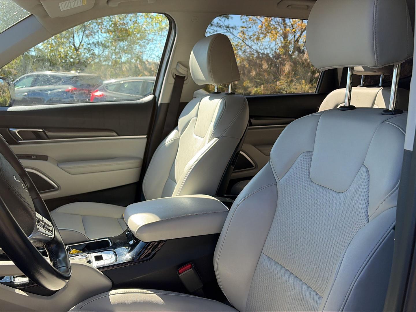 Used 2023 Glacial White Pearl Kia S image 4