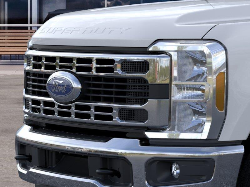 New 2026 Oxford White Ford XLT image 17
