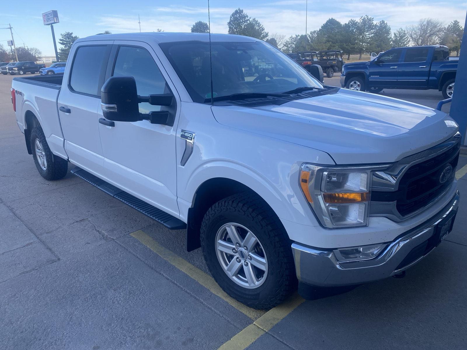 Oxford White 2022 Ford F-150 XLT SuperCrew 4WD Pickup Truck Four-Wheel Drive Automatic