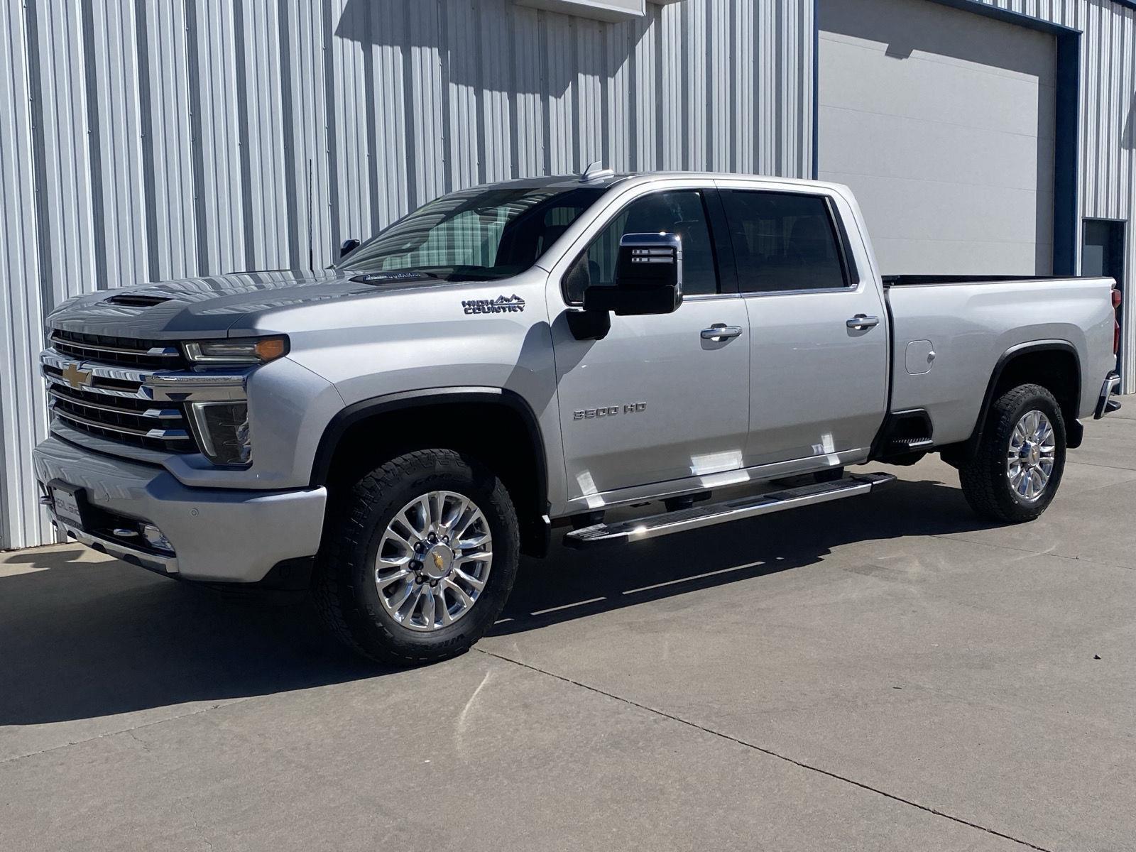 Silver Ice Metallic 2022 Chevrolet Silverado 3500HD High Country Crew Cab 4WD Pickup Truck Four-Wheel Drive Automatic