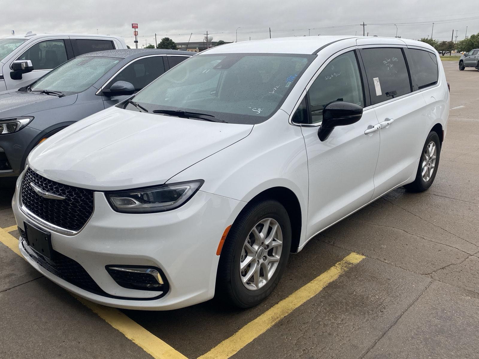 2024 Chrysler Pacifica Touring L FWD