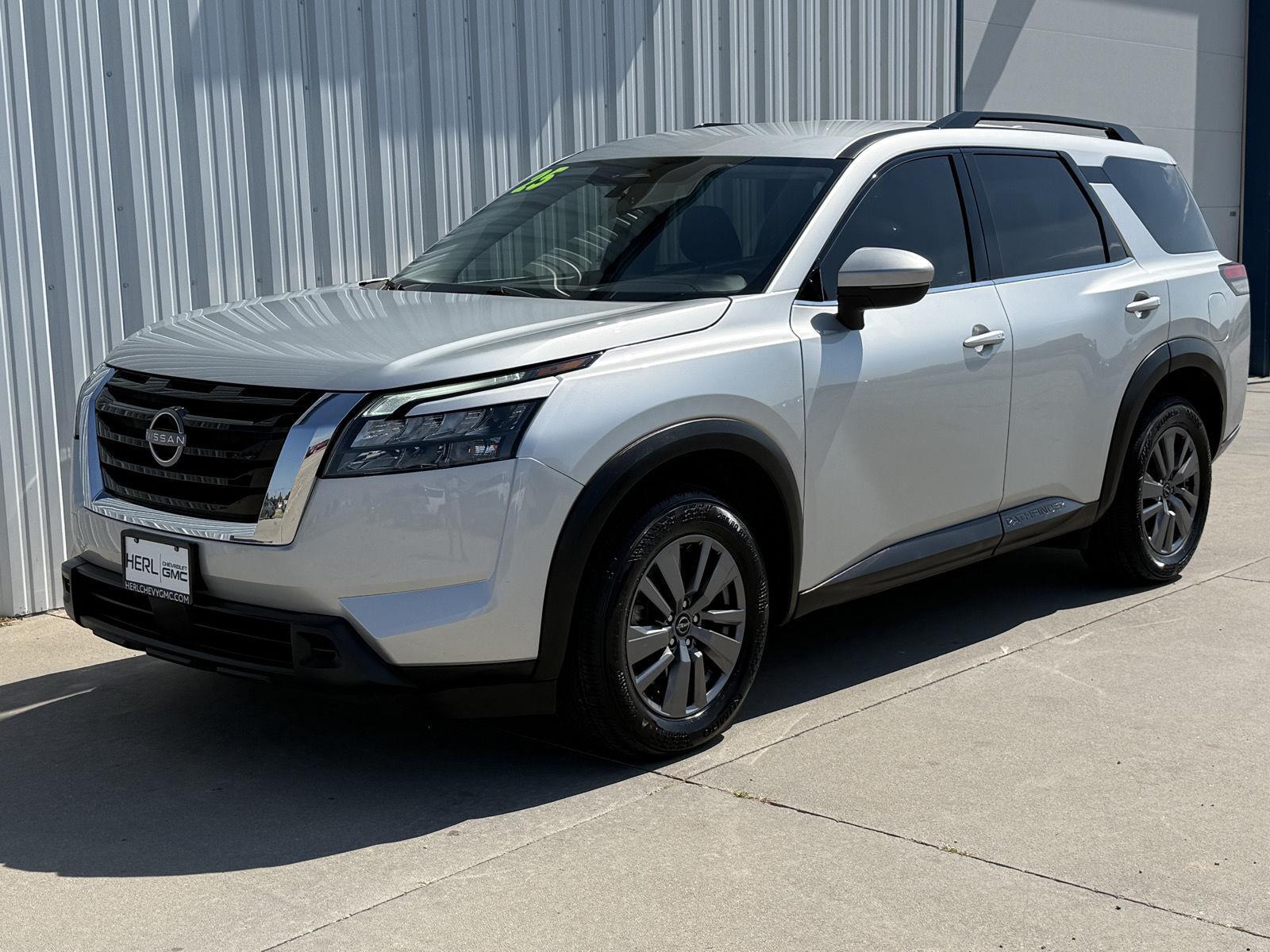  2025 Nissan Pathfinder SV FWD   