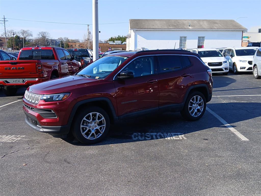 Velvet Red Pearlcoat 2022 Jeep Compass Latitude Lux 4WD SUV / Crossover Four-Wheel Drive 9-Speed Automatic