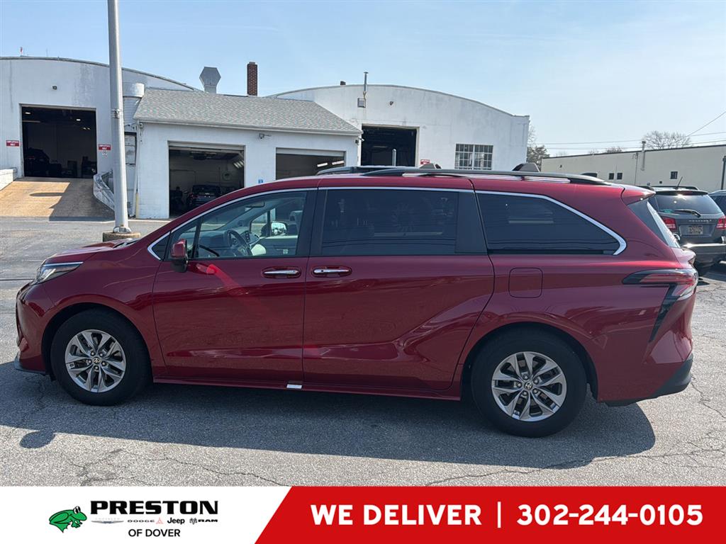 Red (Ruby Flare Pearl) 2022 Toyota Sienna XLE 7-Passenger FWD Minivan Front-Wheel Drive Continuously Variable Transmission