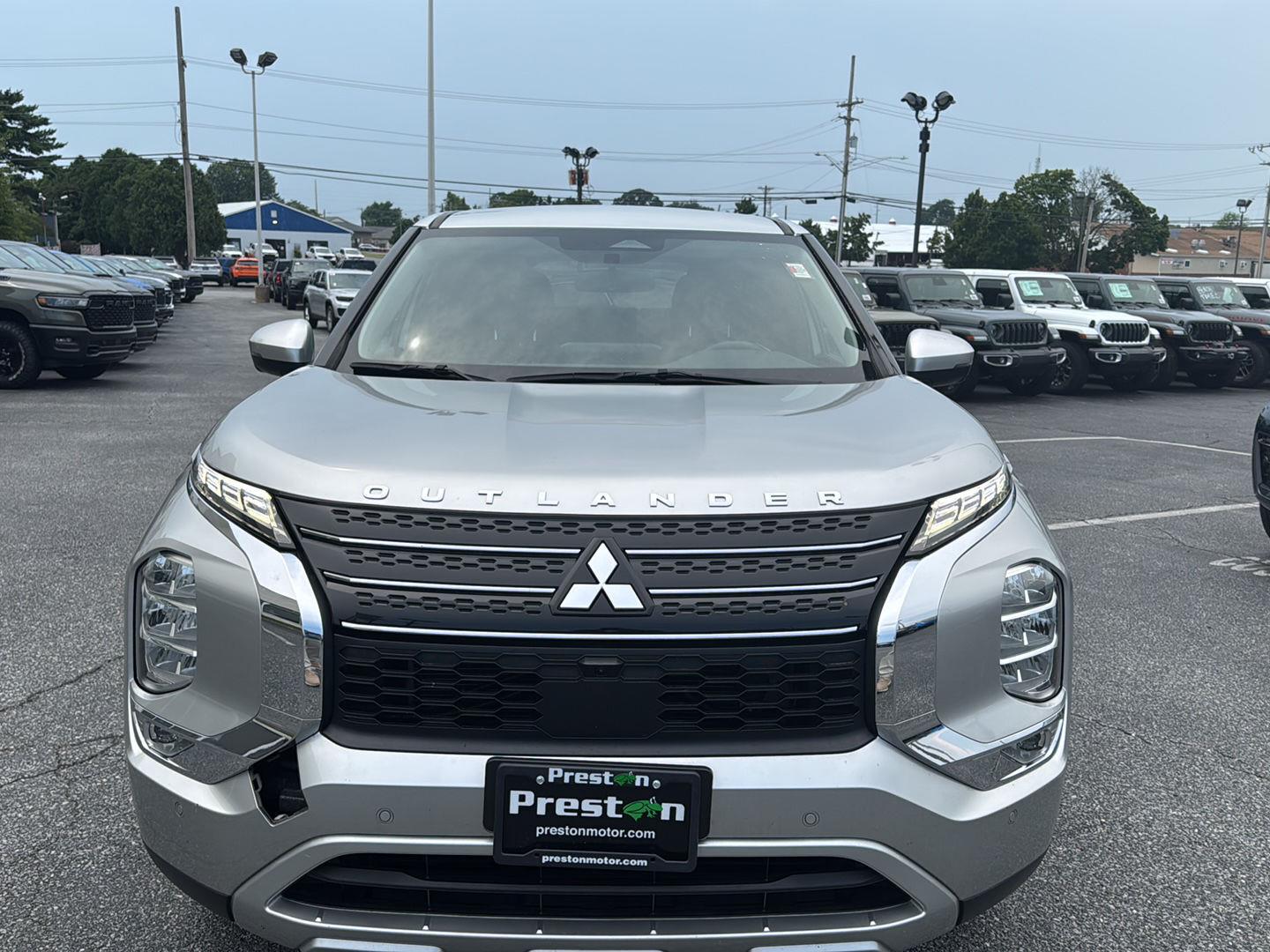 Alloy Silver Metallic 2022 Mitsubishi Outlander SUV / Crossover Front-Wheel Drive Continuously Variable Transmission